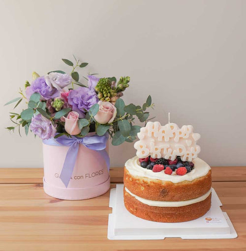 flores con pastel para cumpleaños de vainilla sorpresa